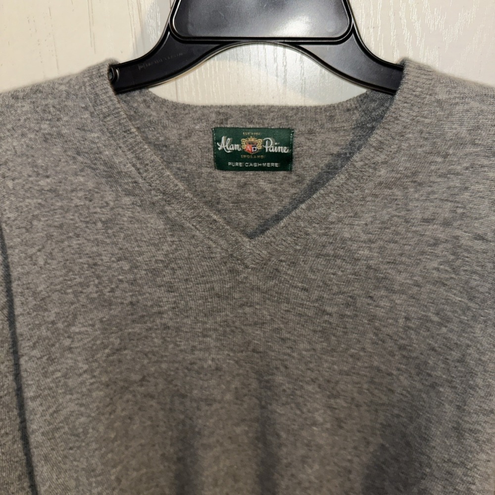 Alan Paine Mens 100% Cashmere V Neck Sweater Gray UK 46"/ 117cm EUR 54